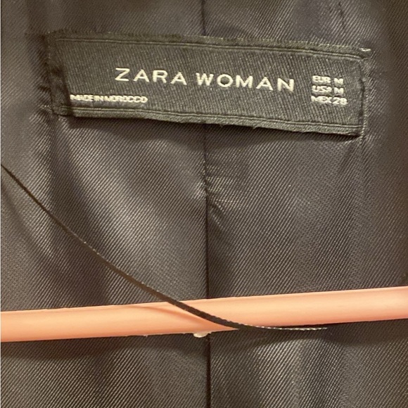 Beautiful pink coat from Zara.

Size M.

Worn 1-2 times. - Picture 2 of 2